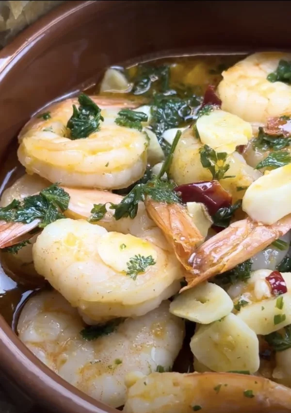 Spanish Garlic Shrimp (Gambas Al Ajillo)